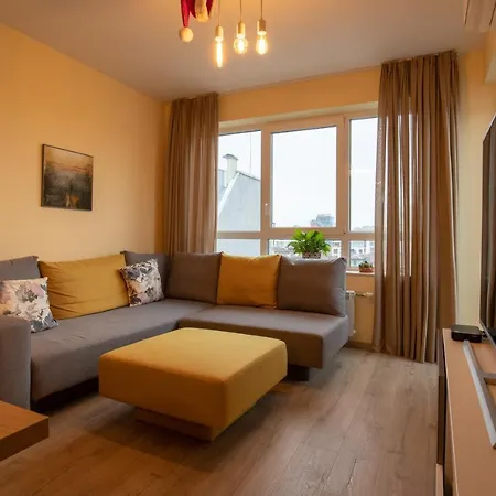 View 2 Apartment *